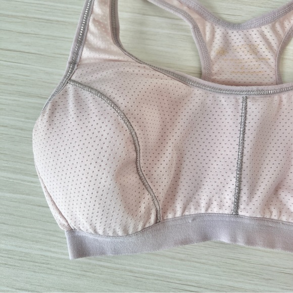 🔥Light Pink Sports Bra - Picture 2 of 9